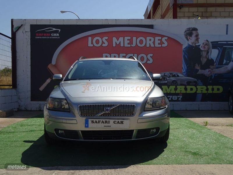 Volvo V 50 2.0D Momentum de 2006 con 233.000 Km por 4.100 EUR. en Madrid