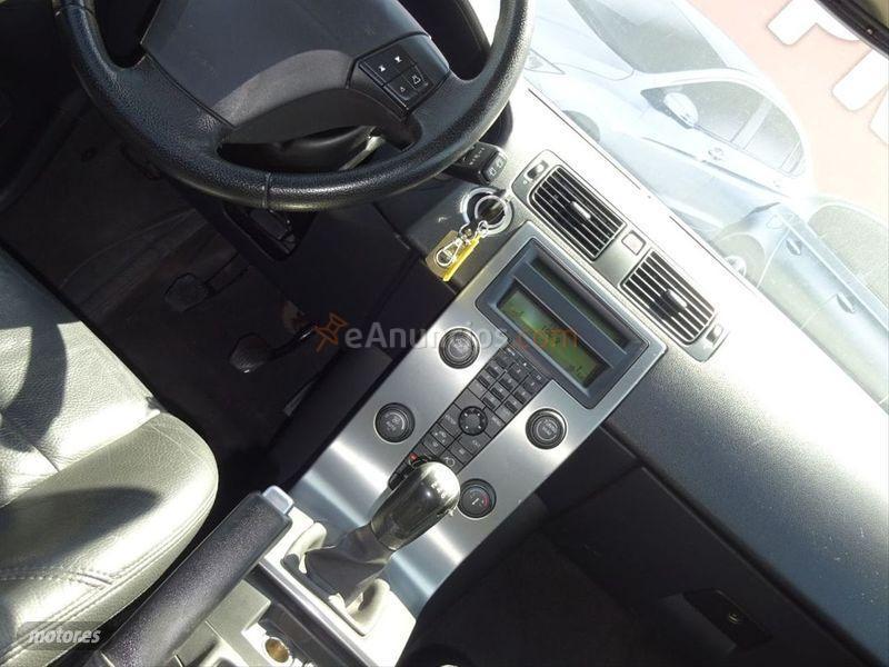 Volvo V 50 2.0D Momentum de 2006 con 233.000 Km por 4.100 EUR. en Madrid