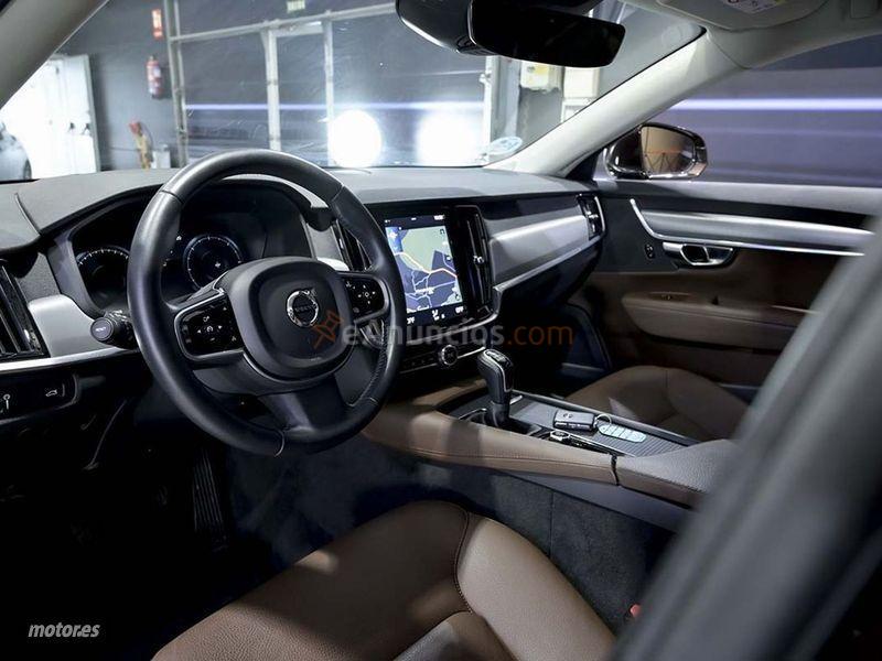 Volvo V 90 2.0 D3 Momentum de 2020 con 52.608 Km por 27.990 EUR. en Madrid