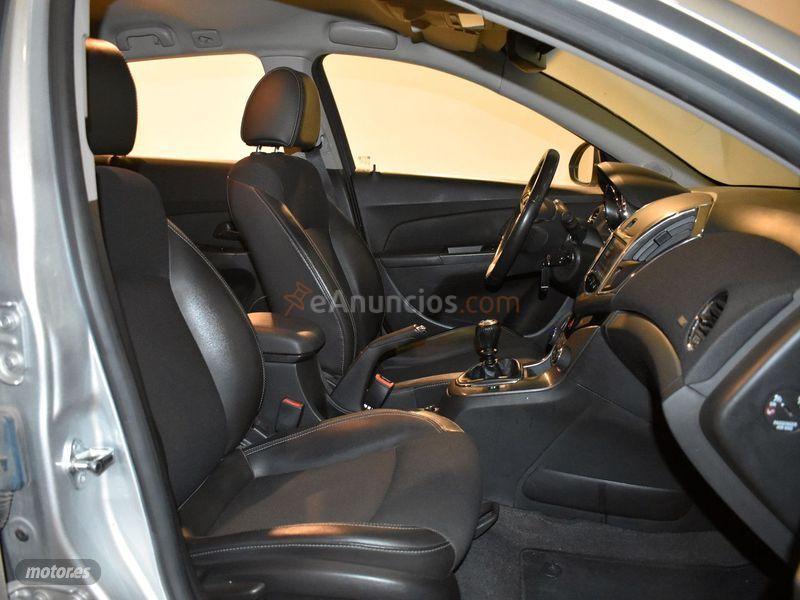 Chevrolet Cruze 1.4 LTZ de 2014 con 97.770 Km por 8.990 EUR. en Sevilla