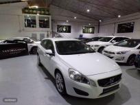 Volvo V 60 2.4 D5 Momentum AWD Auto de 2010 con 180.000 Km por 11.400 EUR. en Madrid