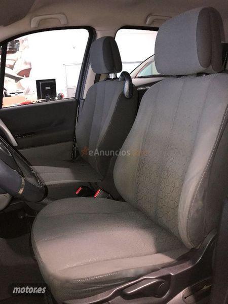 Renault Scenic Dynamique 1.5dCi105 EU4 de 2007 con 207.000 Km por 2.999 EUR. en Granada