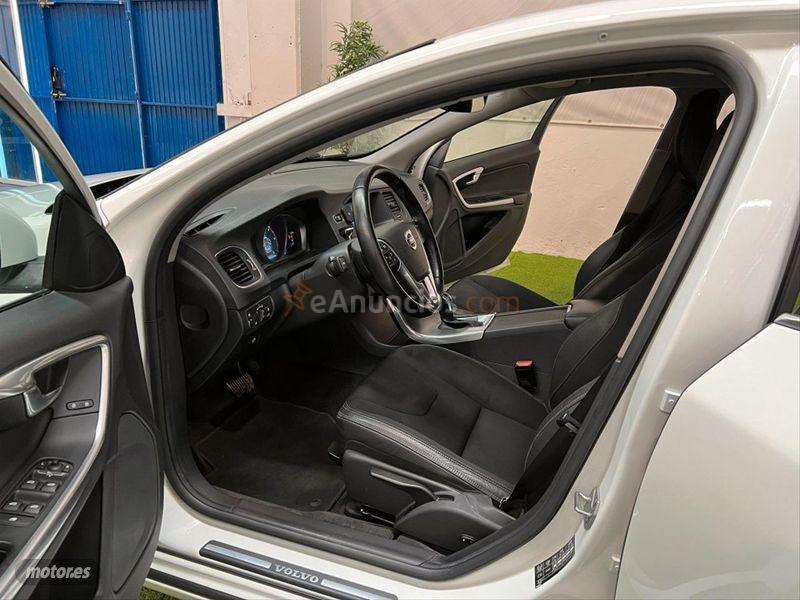 Volvo V 60 2.0 D3 Momentum Auto de 2017 con 190.000 Km por 16.990 EUR. en Sevilla