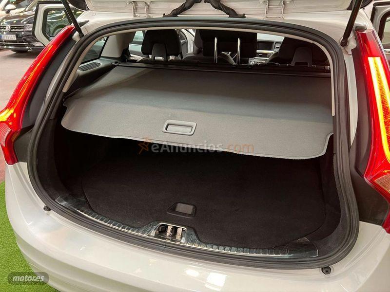 Volvo V 60 2.0 D3 Momentum Auto de 2017 con 190.000 Km por 16.990 EUR. en Sevilla