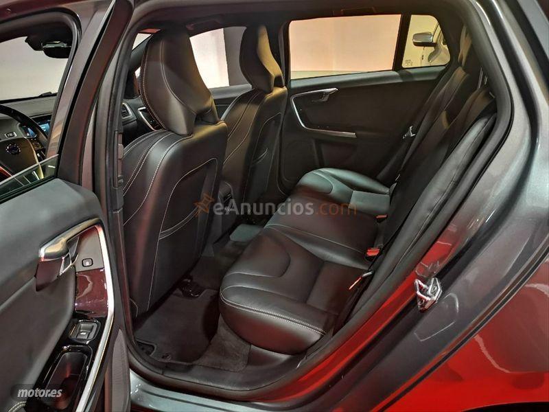 Volvo V 60 2.4 D5 Twin AWD Summum Auto de 2017 con 96.000 Km por 21.000 EUR. en Madrid