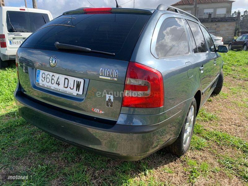 Skoda Octavia Combi 2.0 TDI Elegance de 2006 con 290.000 Km por 3.500 EUR. en Pontevedra