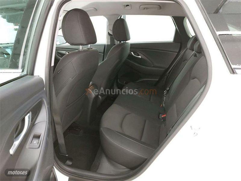 Hyundai i30 CW 1.6 CRDi 81kW 110CV Tecno de 2018 con 62.000 Km por 16.550 EUR. en Madrid