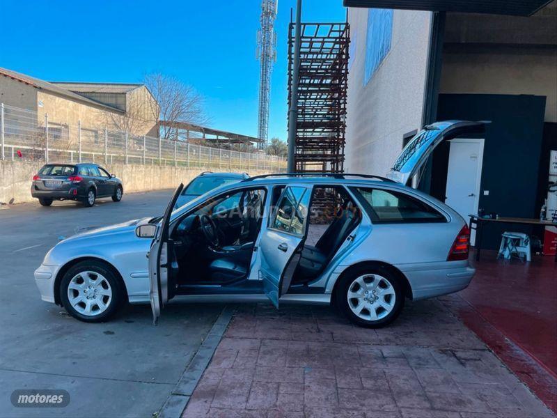 Mercedes Clase C C 220 CDI Elegance Familiar de 2007 con 304.000 Km por 4.490 EUR. en Madrid