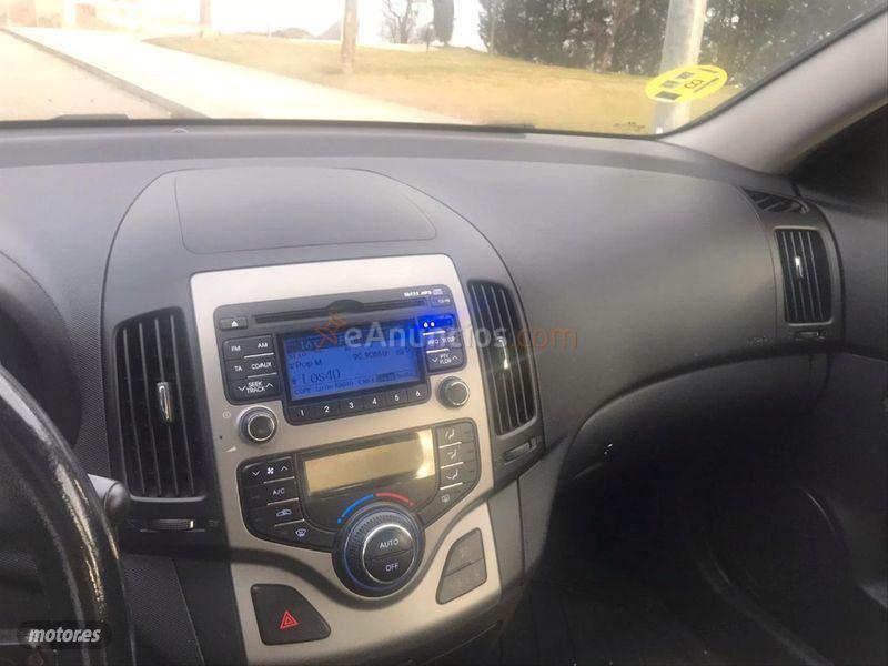 Hyundai i30 CW 1.6 CRDi 90cv Comfort de 2010 con 290.000 Km por 3.499 EUR. en Burgos