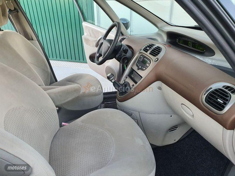 Citroen Xsara Picasso 1.6 16v HDI SX de 2005 con 142.000 Km por 3.999 EUR. en La Coruna