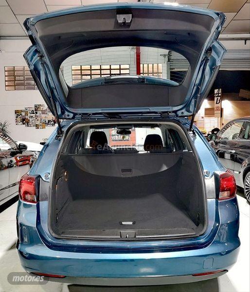 Opel Astra 1.6 CDTi 81kW 110CV Selective ST de 2017 con 110.000 Km por 12.990 EUR. en Barcelona