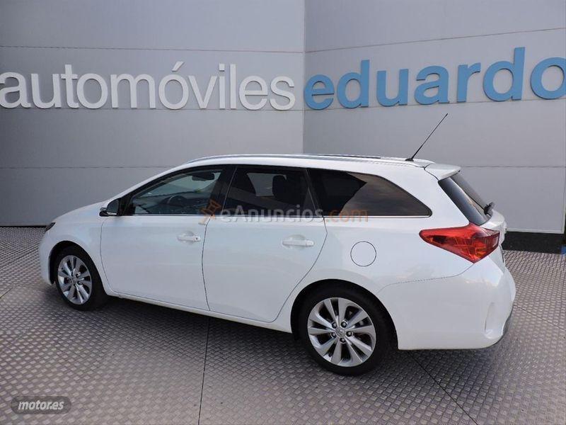 Toyota Auris Hybrid Active Touring Sports de 2014 con 109.298 Km por 12.900 EUR. en La Rioja
