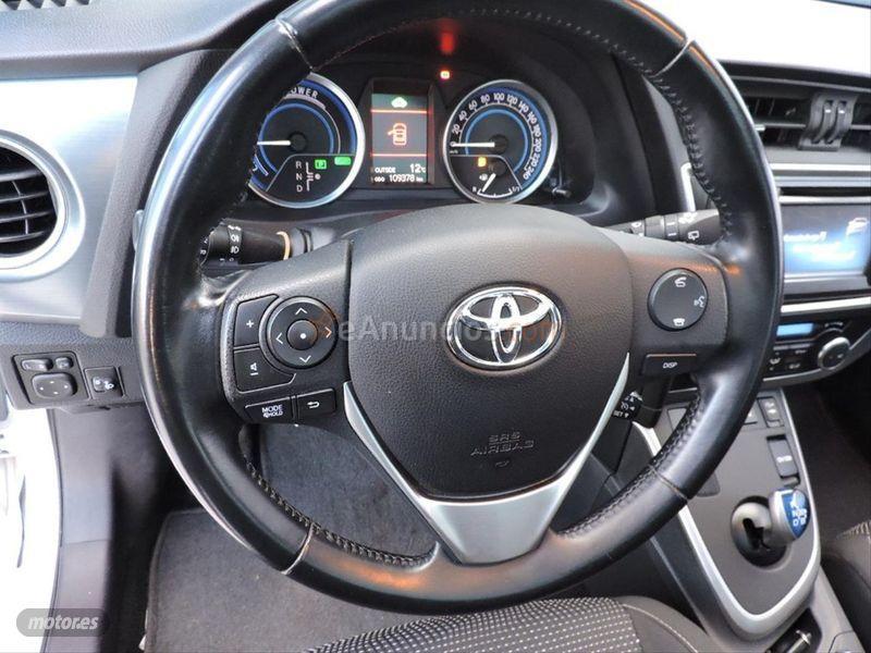 Toyota Auris Hybrid Active Touring Sports de 2014 con 109.298 Km por 12.900 EUR. en La Rioja