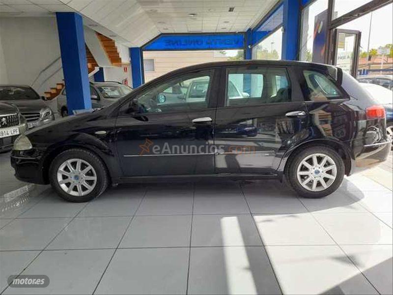 Fiat Croma 1.9 8v Multijet Strip de 2007 con 250.000 Km por 2.900 EUR. en Madrid