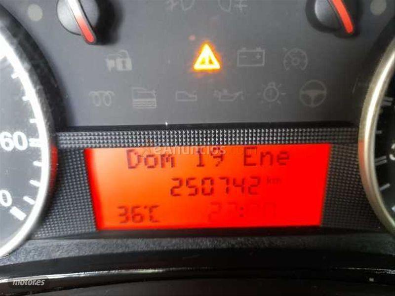 Fiat Croma 1.9 8v Multijet Strip de 2007 con 250.000 Km por 2.900 EUR. en Madrid