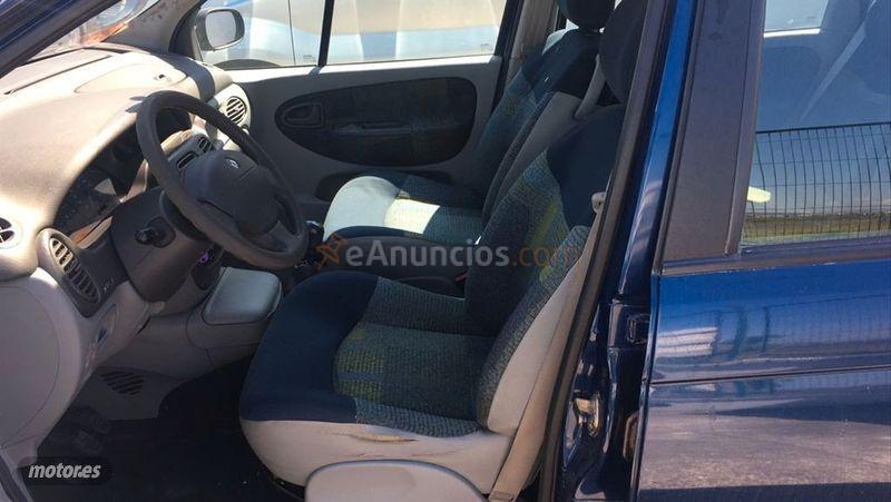 Renault Megane SCENIC AUTHENTIQUE 1.9DTI de 2001 con 270.000 Km por 2.500 EUR. en Granada