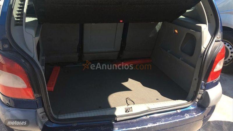 Renault Megane SCENIC AUTHENTIQUE 1.9DTI de 2001 con 270.000 Km por 2.500 EUR. en Granada