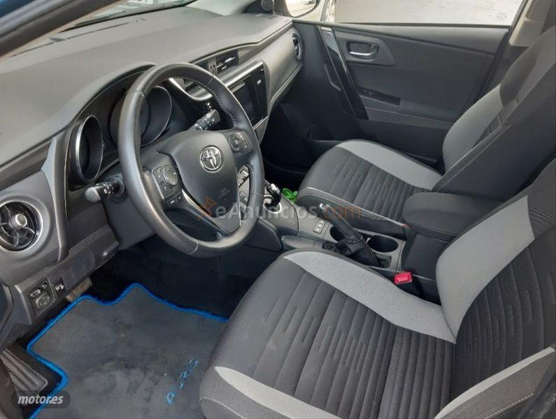 Toyota Auris 1.8 140H Active Touring Sports de 2016 con 172.700 Km por 12.500 EUR. en Cantabria