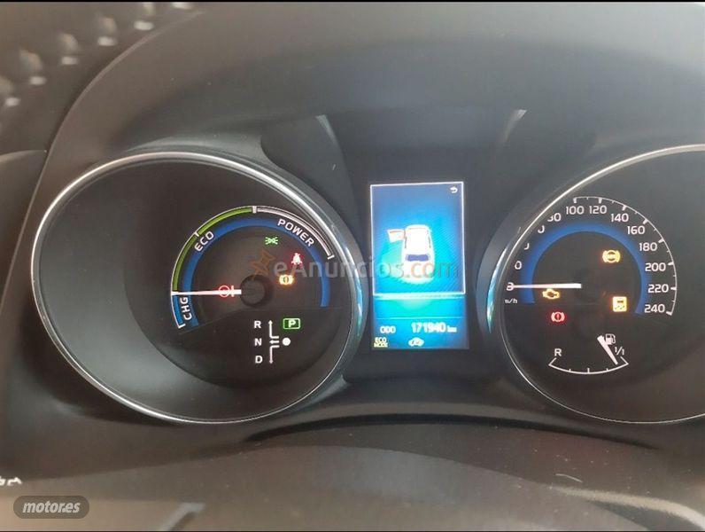 Toyota Auris 1.8 140H Active Touring Sports de 2016 con 172.700 Km por 12.500 EUR. en Cantabria