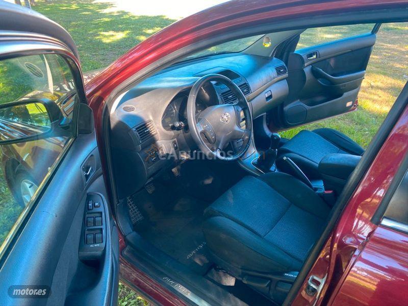 Toyota Avensis 1.8 VVTi Sol Wagon de 2006 con 160.000 Km por 2.400 EUR. en Badajoz