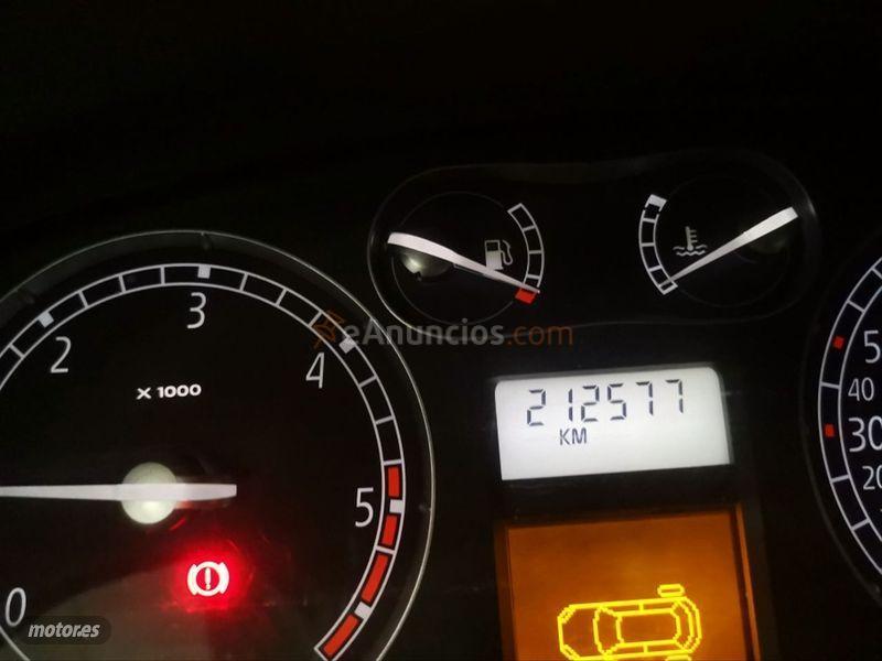 Renault Laguna GRAND TOUR PRIVILEGE 1.9DCI 120CV de 2005 con 212.000 Km por 2.890 EUR. en Madrid