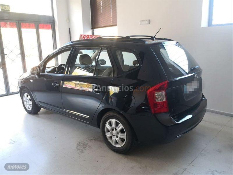 Kia Carens 2.0 CRDi VGT 115cv Concept 5 plazas de 2008 con 201.000 Km por 3.800 EUR. en Badajoz