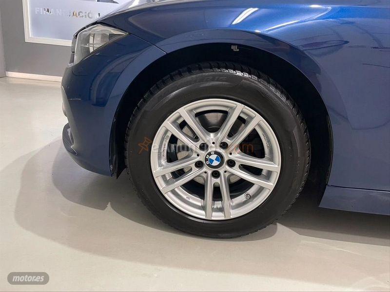 BMW Serie 3 318d Touring de 2017 con 129.000 Km por 15.800 EUR. en Madrid