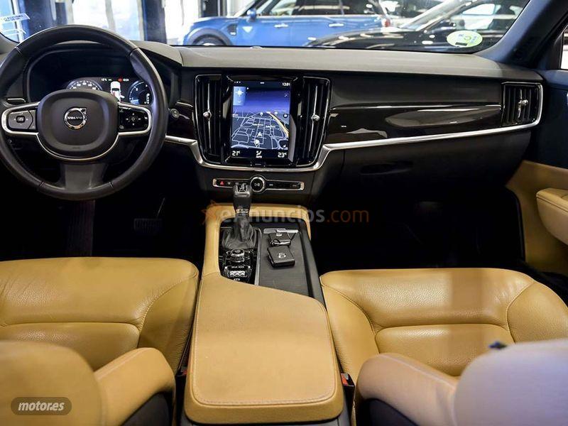 Volvo V 90 2.0 D5 AWD Momentum Auto de 2018 con 88.669 Km por 32.500 EUR. en Madrid