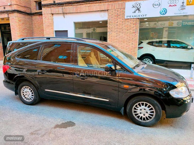 Ssangyong Rodius 270Xdi Premium Auto de 2013 con 154.125 Km por 9.490 EUR. en Granada