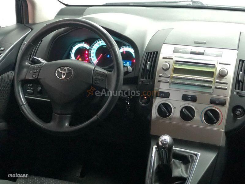 Toyota Corolla Verso 2.2 D4D 136cv Luna de 2007 con 148.021 Km por 5.700 EUR. en Sevilla