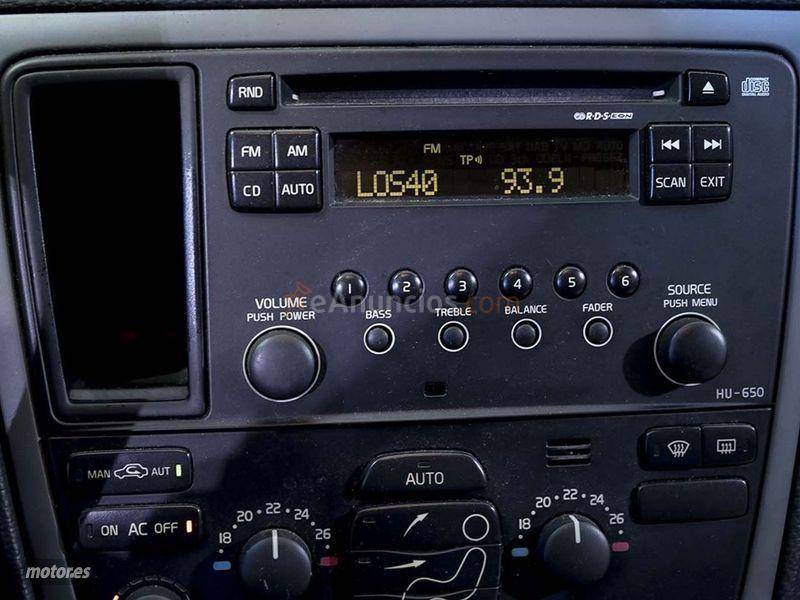 Volvo V 70 2.4 140 Momentum de 2006 con 147.360 Km por 4.890 EUR. en Madrid