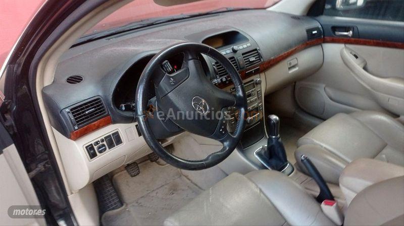 Toyota Avensis 2.0 VVTi EXECUTIVE de 2005 con 253.000 Km por 1.900 EUR. en Cantabria