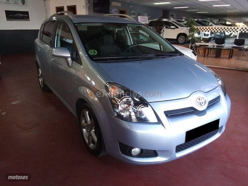 Toyota Corolla Verso 2.2 D4D 136cv Luna de 2007 con 230.000 Km por 4.290 EUR. en Madrid