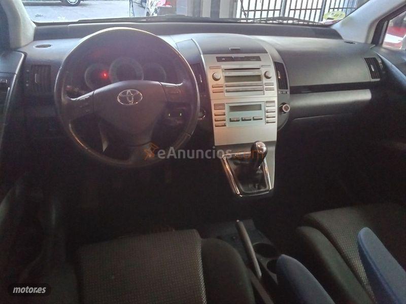 Toyota Corolla Verso 2.2 D4D 136cv Luna de 2007 con 230.000 Km por 4.290 EUR. en Madrid