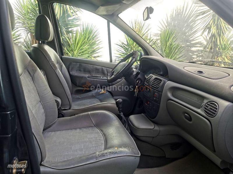 Renault Megane SCENIC PRIVILEGE 1.9DCI de 2001 con 230.000 Km por 1.600 EUR. en Sevilla