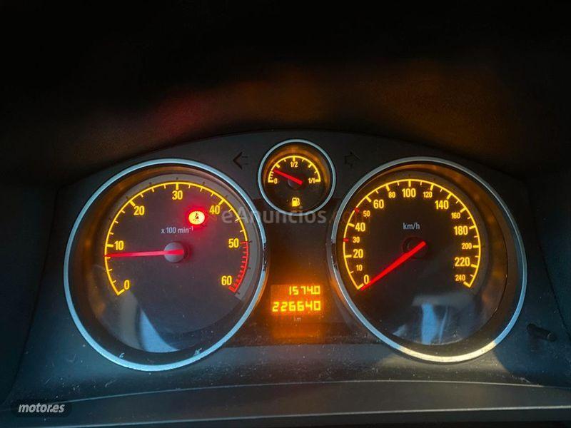 Opel Zafira 1.7 CDTi 111 Years de 2010 con 200.000 Km por 5.800 EUR. en La Coruna