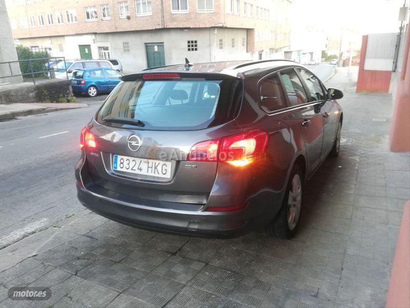 Opel Astra 1.7 CDTi 110 CV Selective ST de 2012 con 203.565 Km por 4.999 EUR. en La Coruna