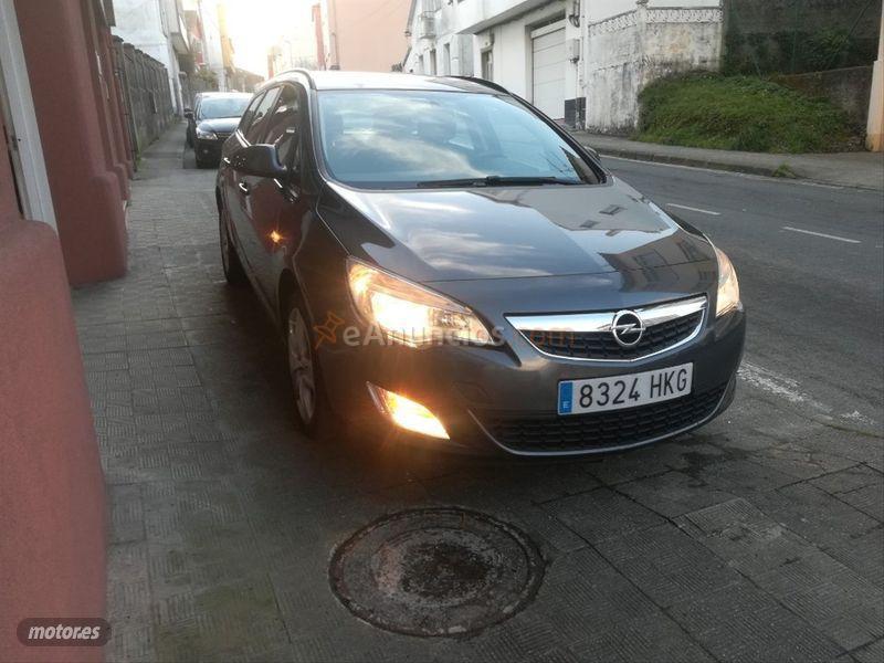 Opel Astra 1.7 CDTi 110 CV Selective ST de 2012 con 203.565 Km por 4.999 EUR. en La Coruna