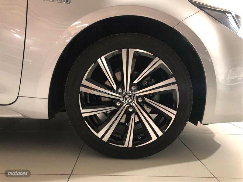 Toyota Corolla 1.8 125H STYLE ECVT TOURING SPORT de 2021 con 12.200 Km por 22.200 EUR. en Leon