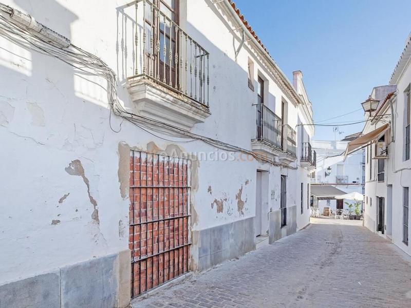 Casa adosada distribuida en dos plantas **PRECIO NEGOCIABLE**