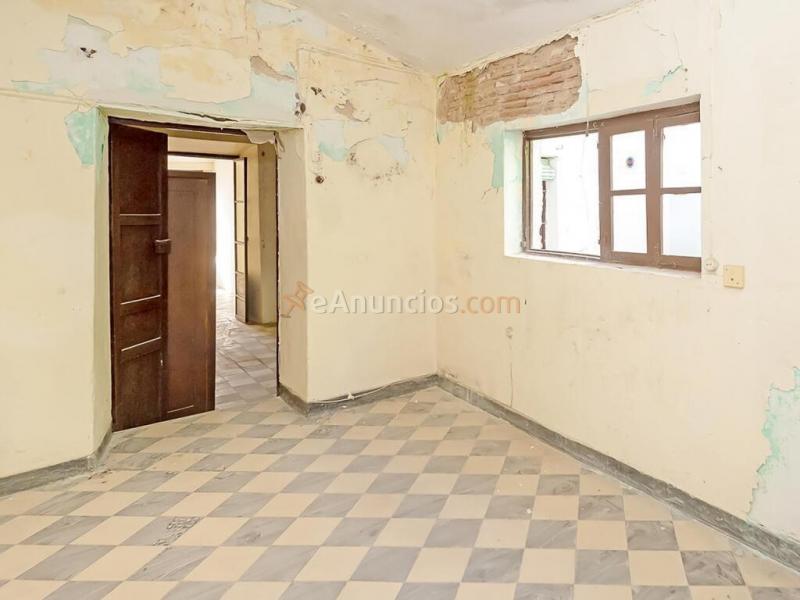 Casa adosada distribuida en dos plantas **PRECIO NEGOCIABLE**