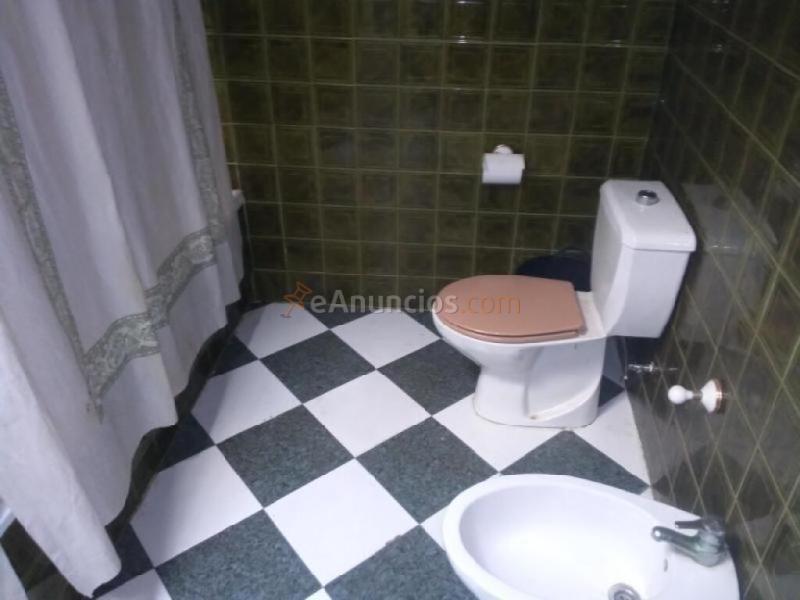 Casa de 3 plantas  **PRECIO NEGOCIABLE**