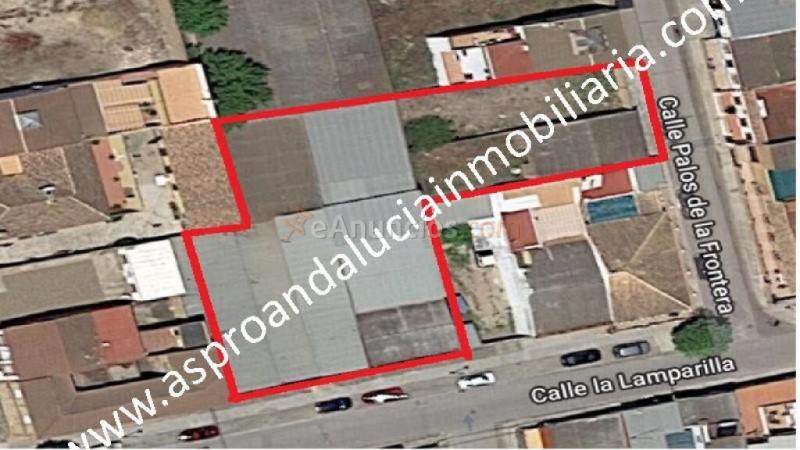 Nave con salida a dos calles con una superficie de 1388,82 m2