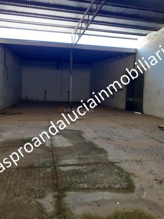 Nave con salida a dos calles con una superficie de 1388,82 m2