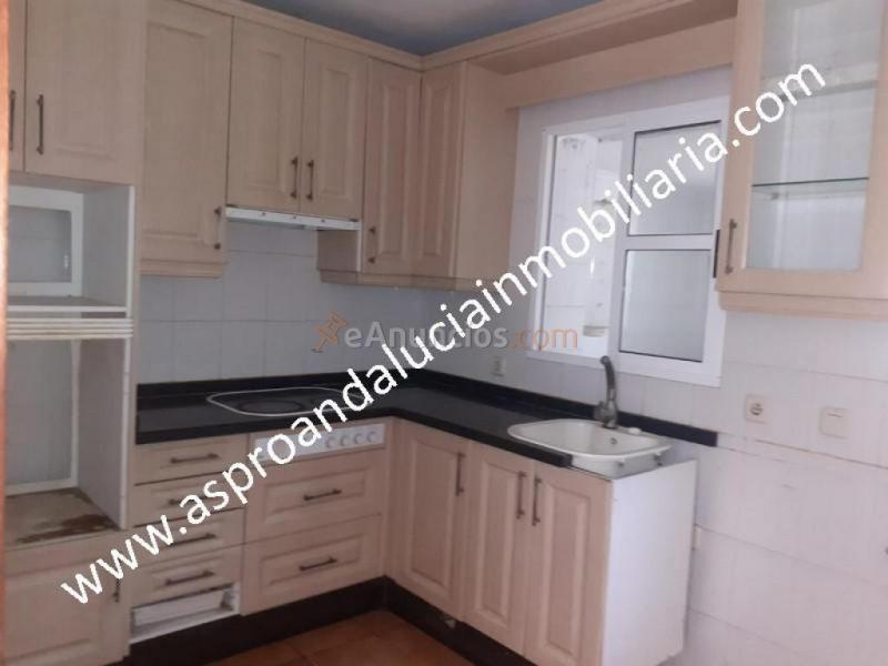 Casa adosada de 2 plantas de procedencia bancaria