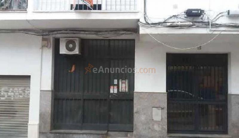 Local en venta en San Juan de Aznalfarache de 133 m2