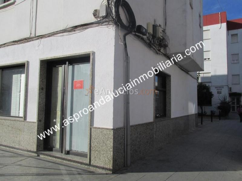 LOCAL COMERCIAL UBICADO EN EL CENTRO DE LA  LOCALIDAD. VISIBILIDAD