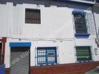 local comercial de dos plantas, posibilidad de solicitar cambio uso a residencial, y poder reformarlo para vivienda