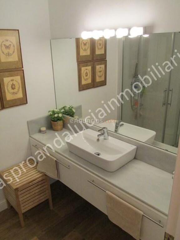 Casa Adosada de dos plantas, magnificas calidades