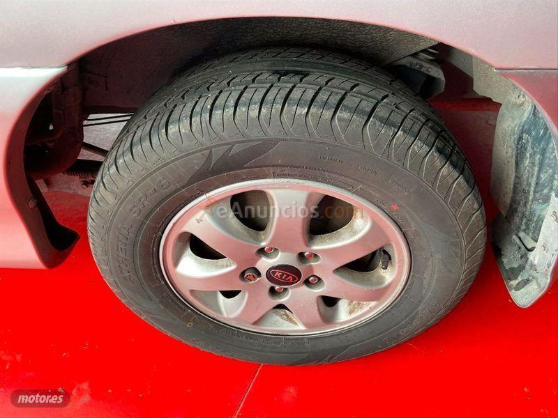 Kia Carnival 2.9 CRDi EX de 2006 con 196.000 Km por 3.500 EUR. en Valencia